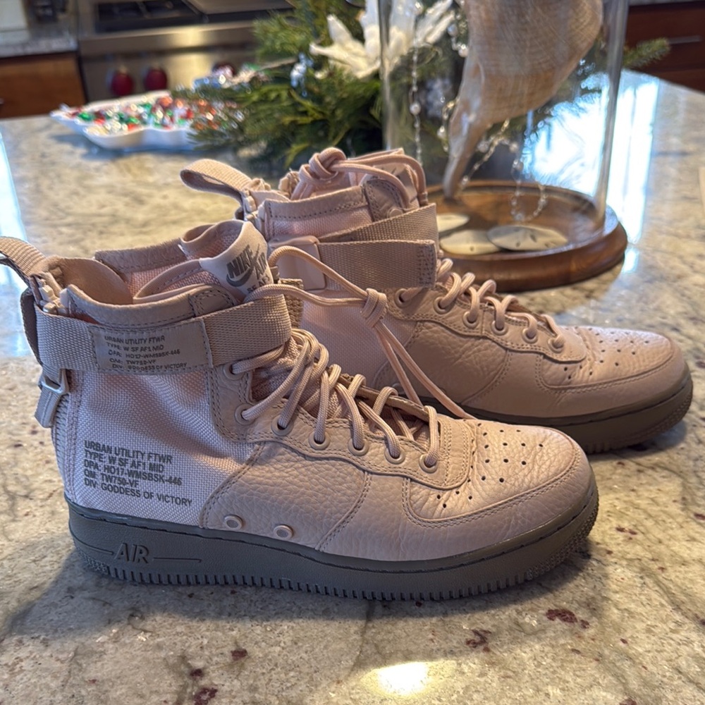 Nike SF Air Force 1 High Top Sneakers  NWOT Urban Utility Goddess of Victory